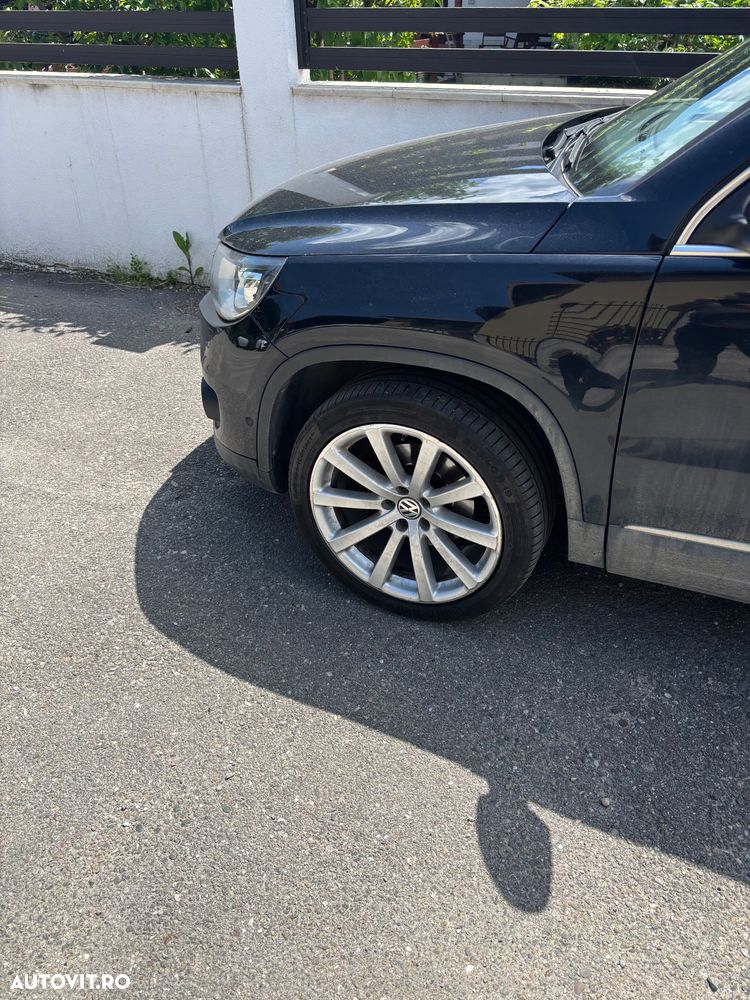 Volkswagen Tiguan - 1