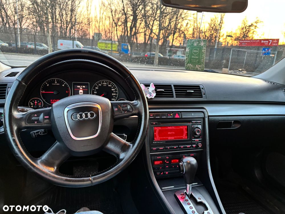 Audi A4 Limousine - 16