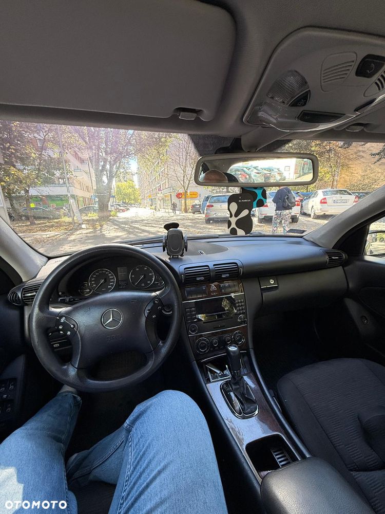 Mercedes-Benz C-Class 2004 photo 2