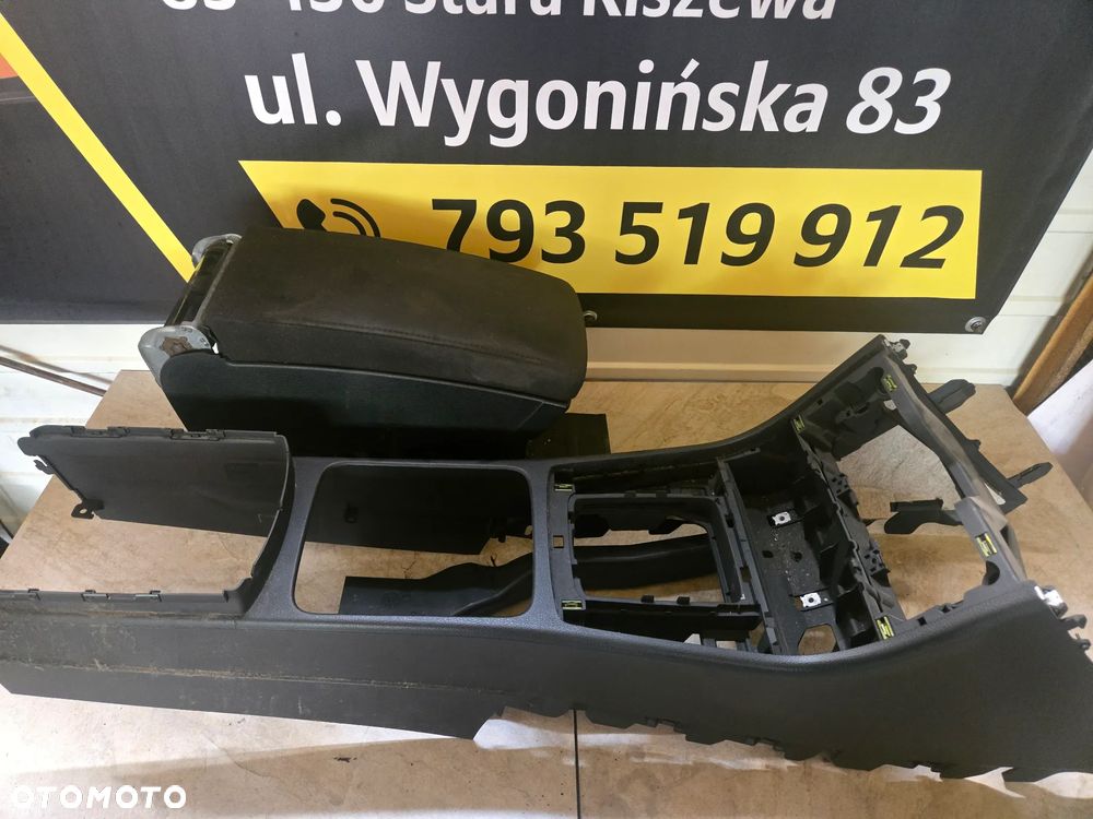 VW PASSAT B7 TUNEL ŚRODKOWY PODŁOKIETNIK EU - 1