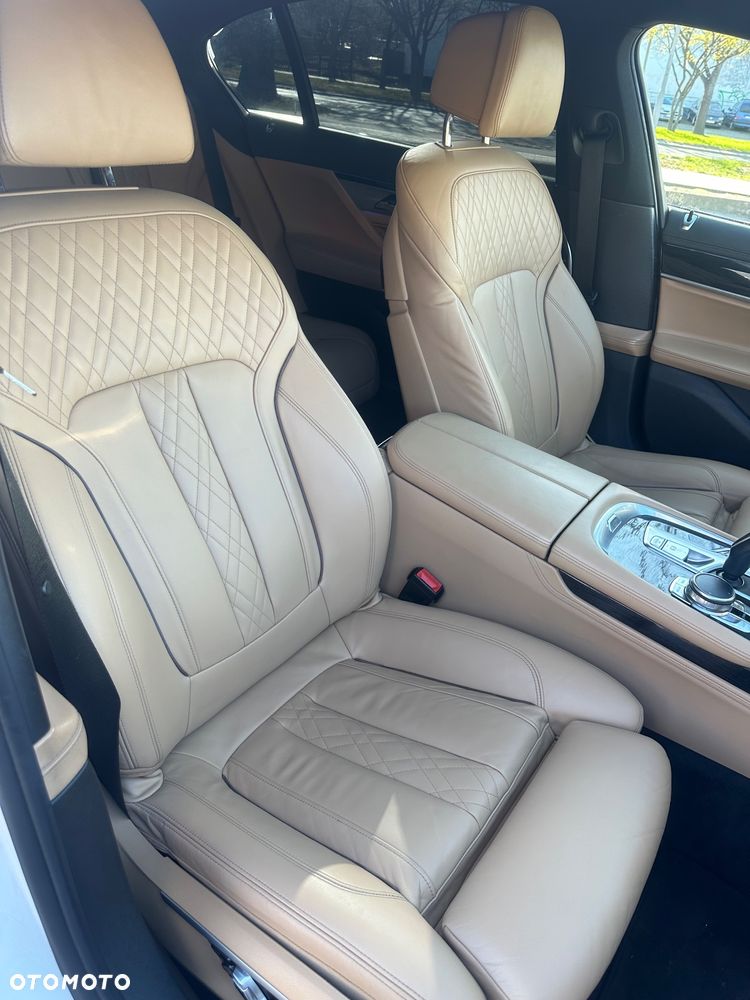 BMW Seria 7 740Li - 21
