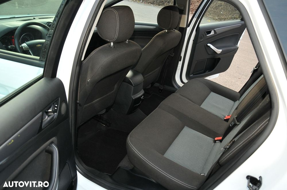 Ford Mondeo 2.0 TDCi Powershift Business Class - 12
