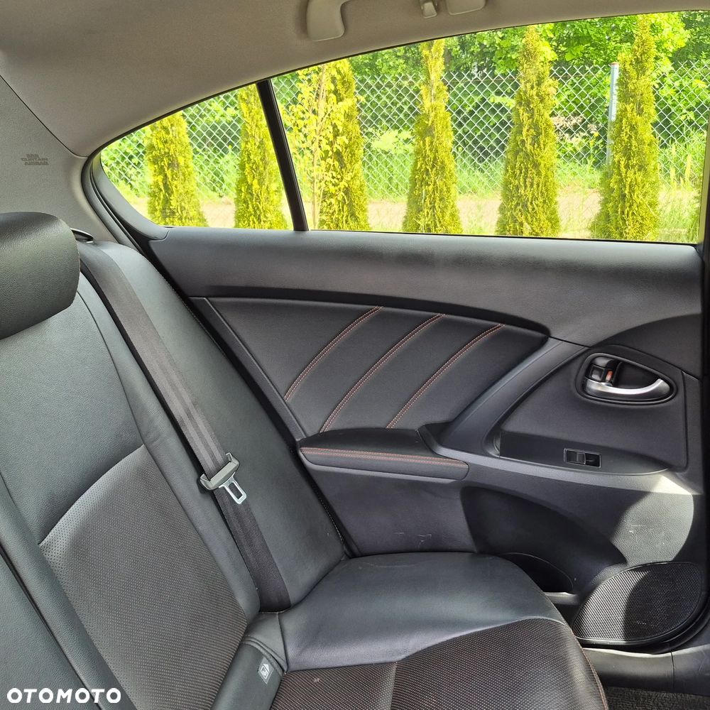 Toyota Avensis - 14
