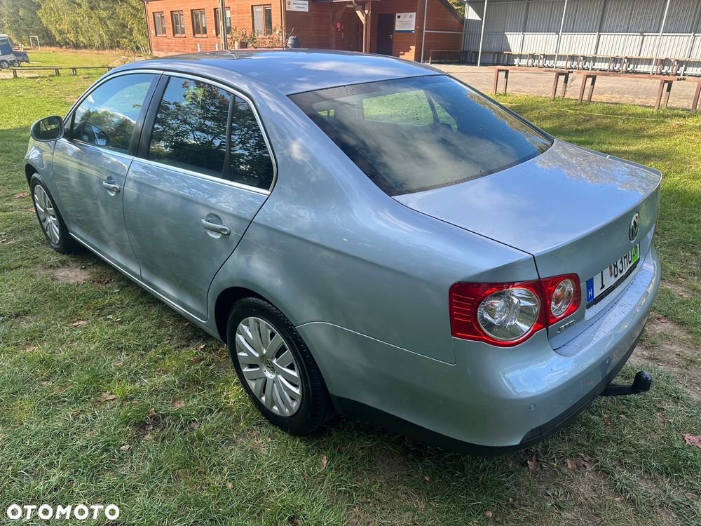 Volkswagen Jetta - 13