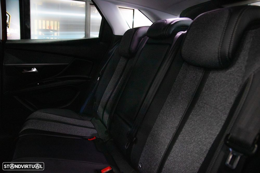 Peugeot 3008 1.2 PureTech Allure EAT8 - 11