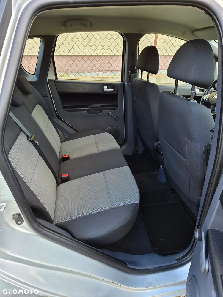Mitsubishi Colt - 8