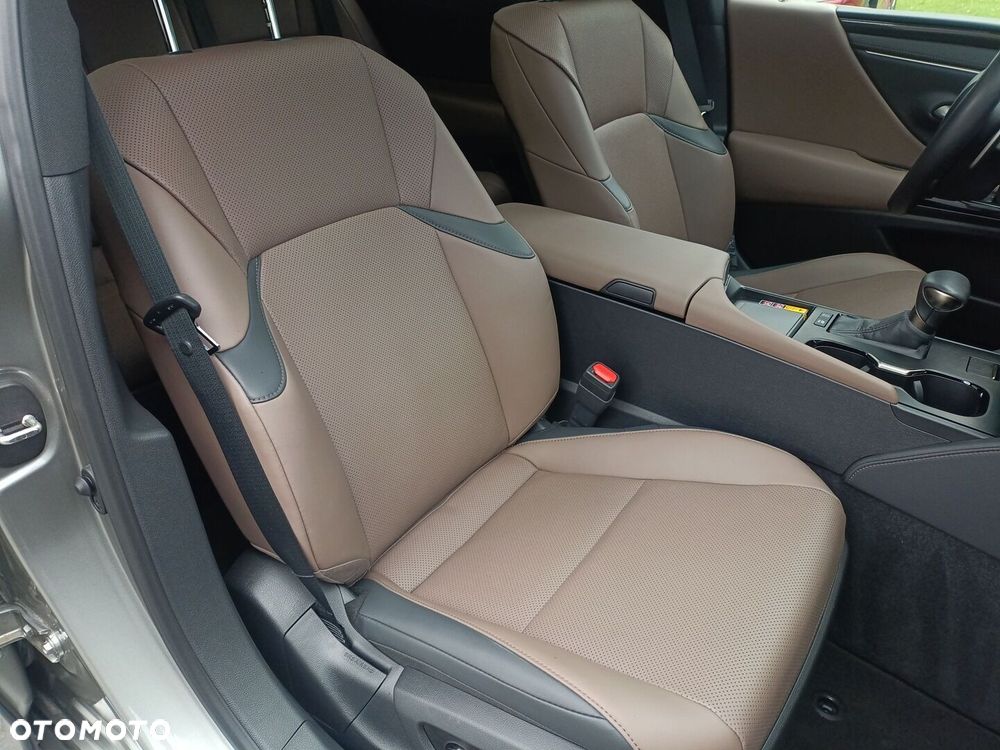 Lexus ES 300h Business Edition - 13