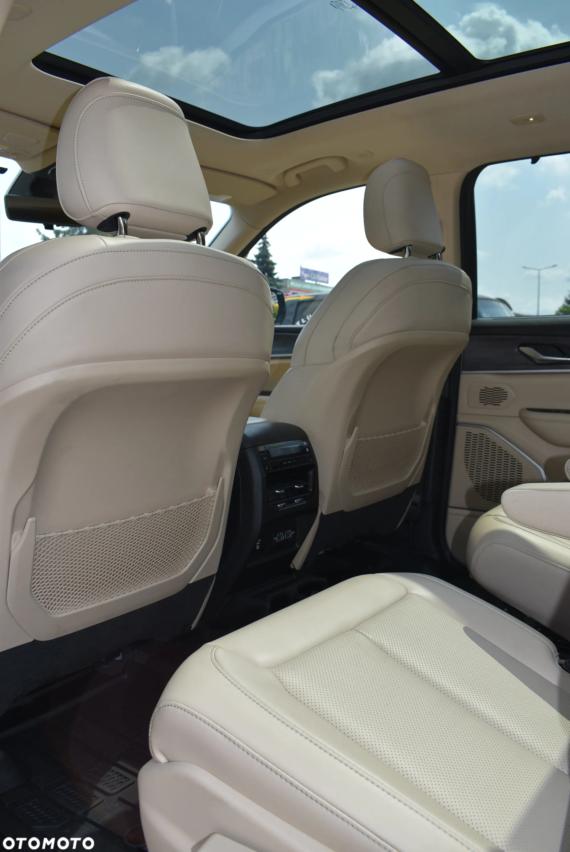 Jeep Grand Cherokee - 26