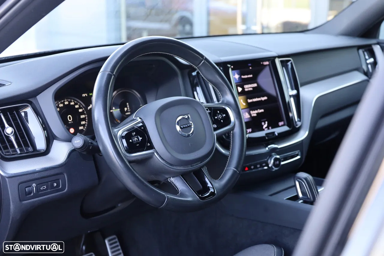 Volvo XC 60 2.0 T6 PHEV R-Design AWD - 13