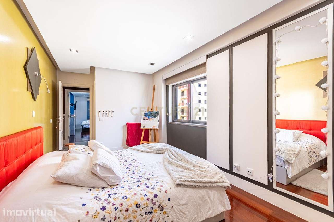 Apartamento T3 convertido em T2 com Closet e Parqueamento na Quinta No - Grande imagem: 4/19