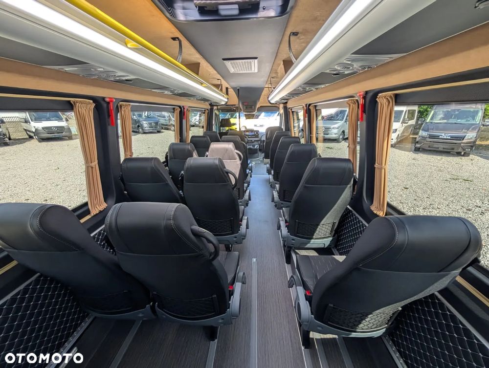 Mercedes-Benz Sprinter 517 - 23