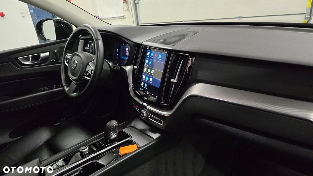 Volvo XC 60 B4 D Plus Dark - 19