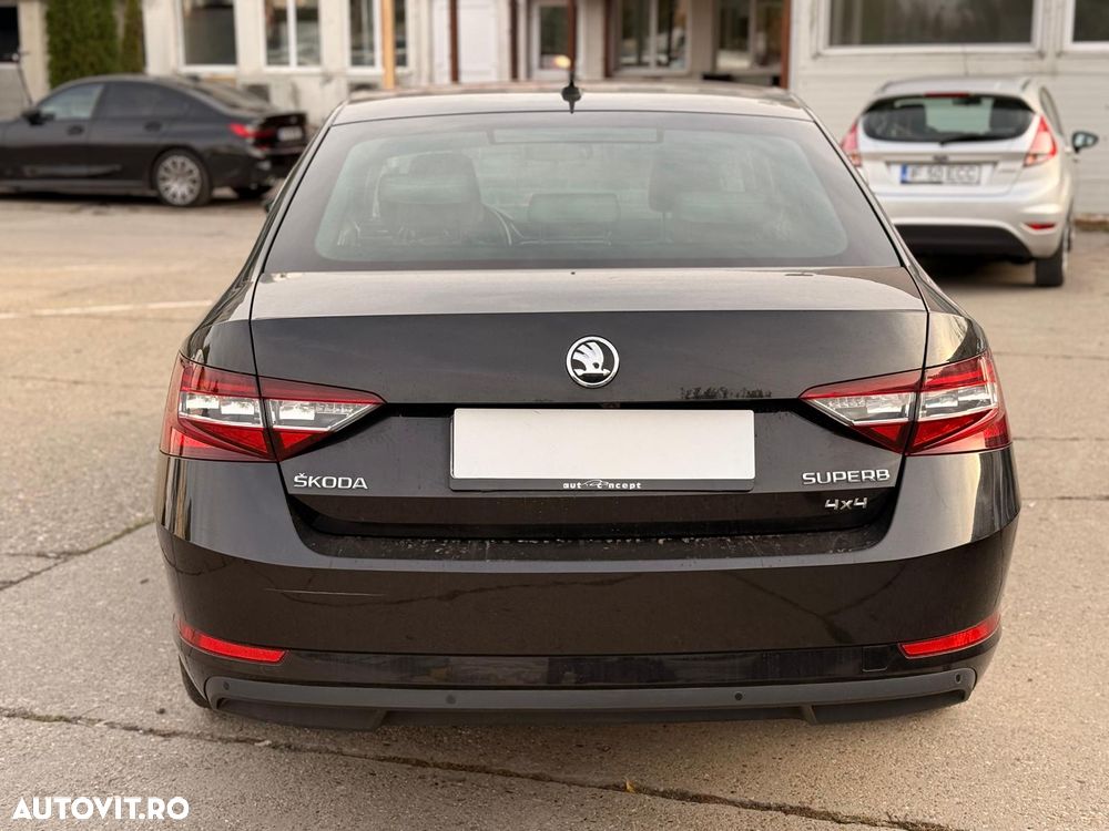Skoda Superb 2.0 TDI 4x4 DSG Premium Edition - 6