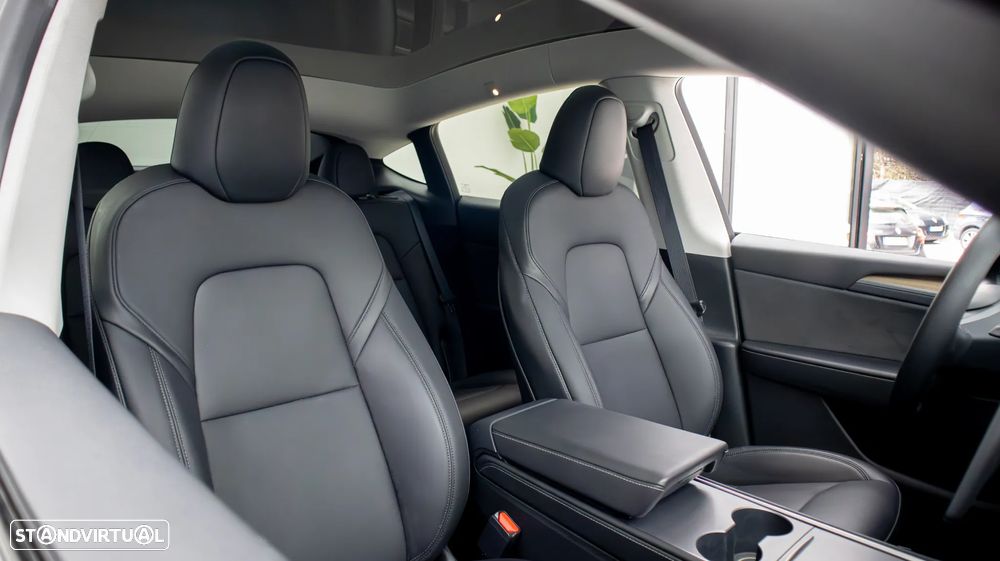 Tesla Model Y Long Range Dual Motor AWD - 8