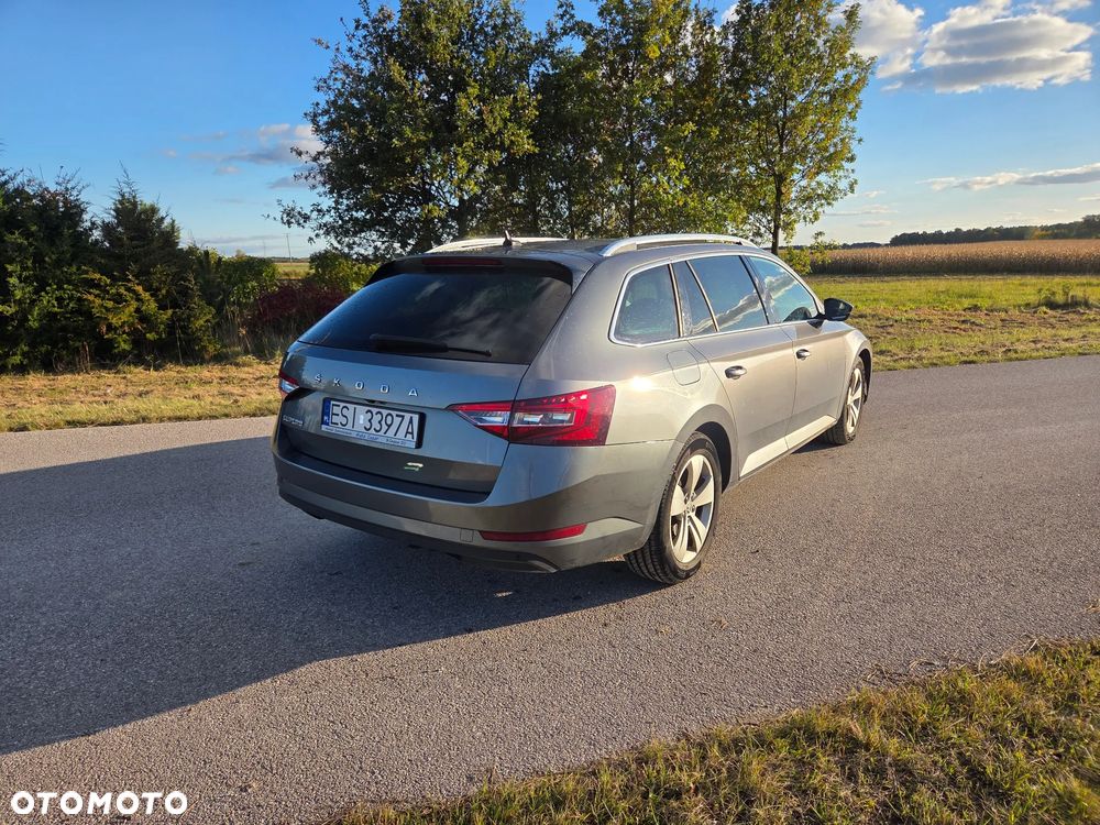 Skoda Superb 2.0 TDI SCR Ambition DSG - 8