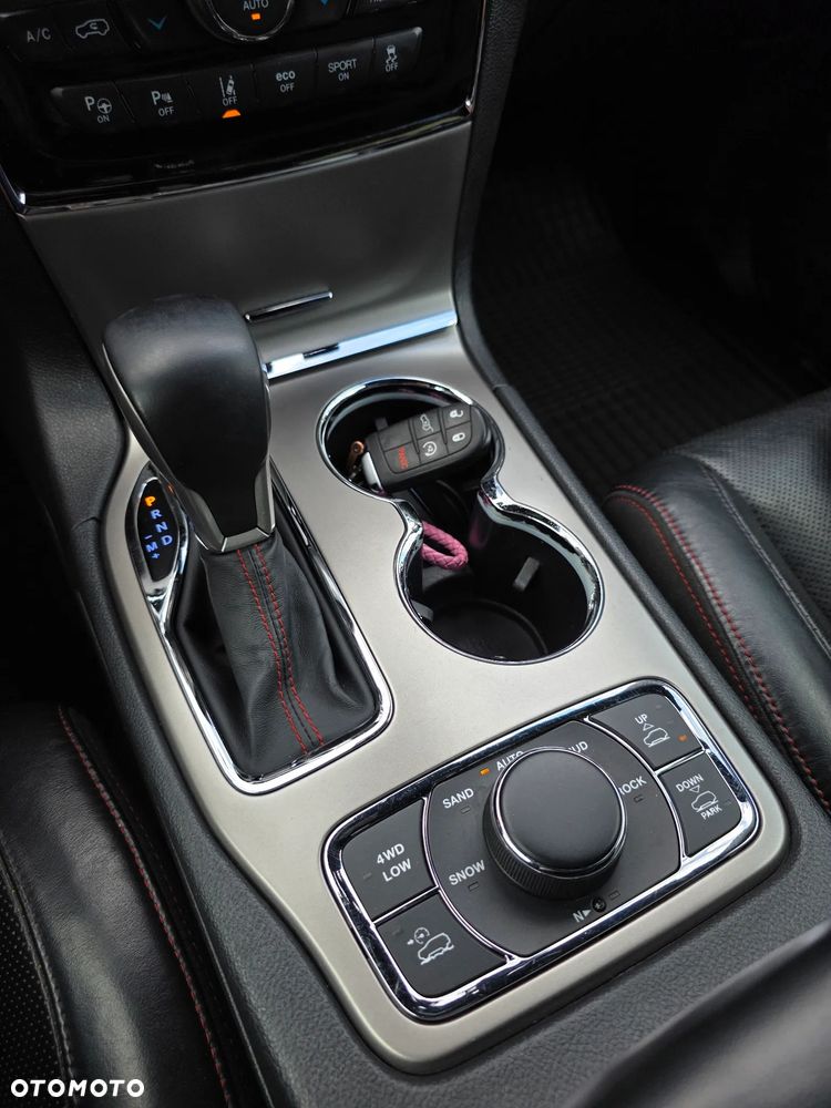 Jeep Grand Cherokee - 26