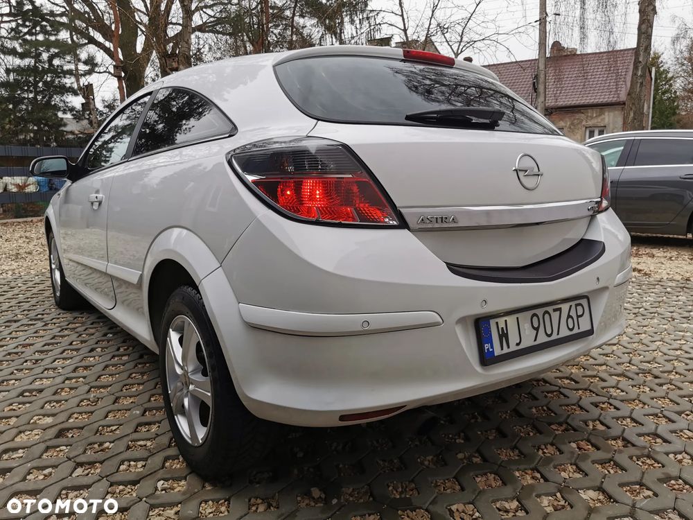 Opel Astra 1.6 Black&White - 31