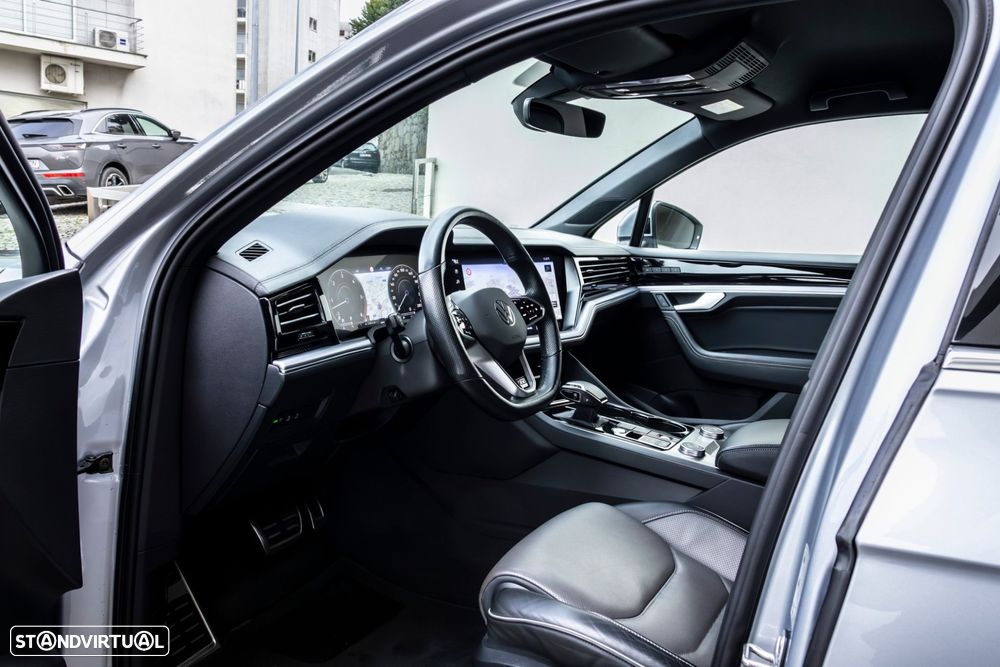 VW Touareg 3.0 TDI V6 R-Line - 11