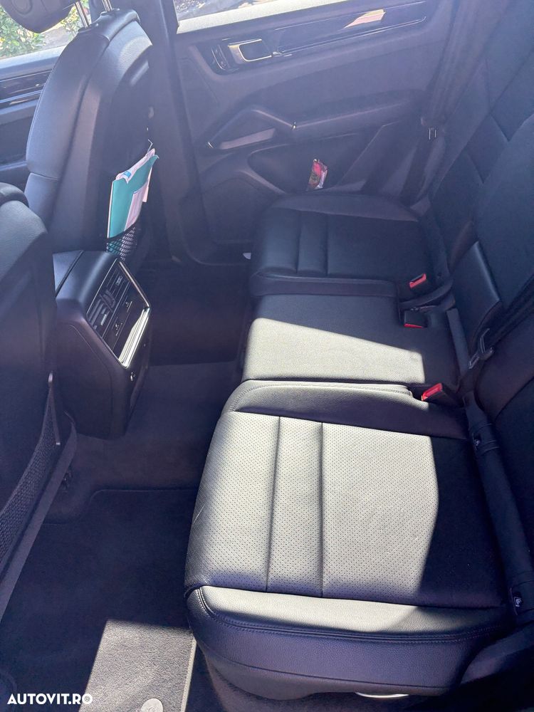 Porsche Cayenne Standard - 25
