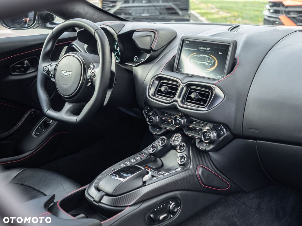 Aston Martin V8 Vantage - 12