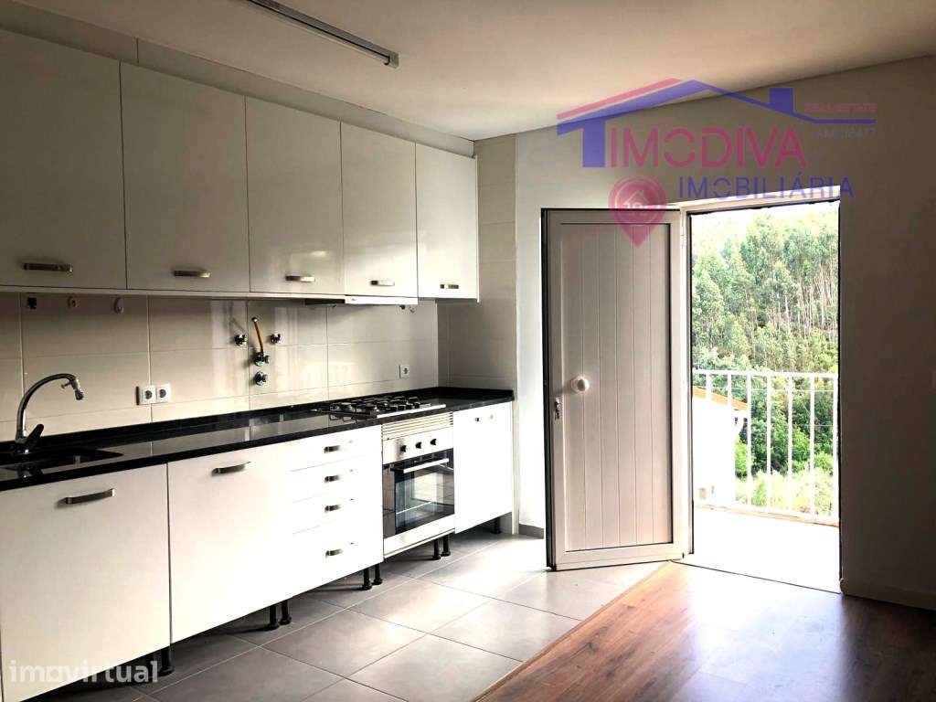 Moradia T2 pronta a habitar com terreno em Castanheira de Pera - Grande imagem: 5/47