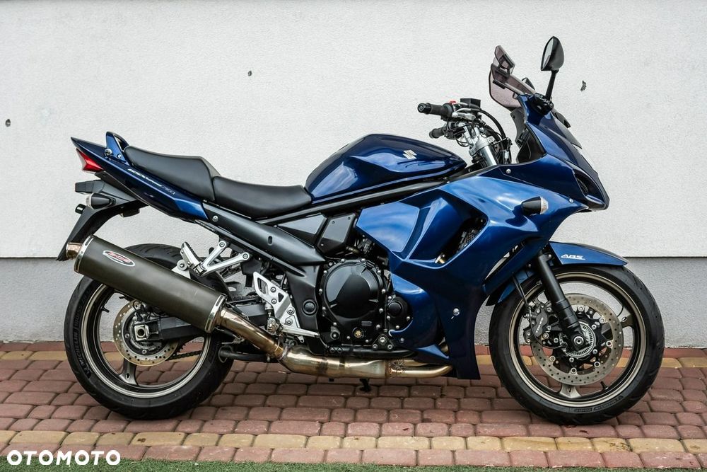 Suzuki GSX - 2