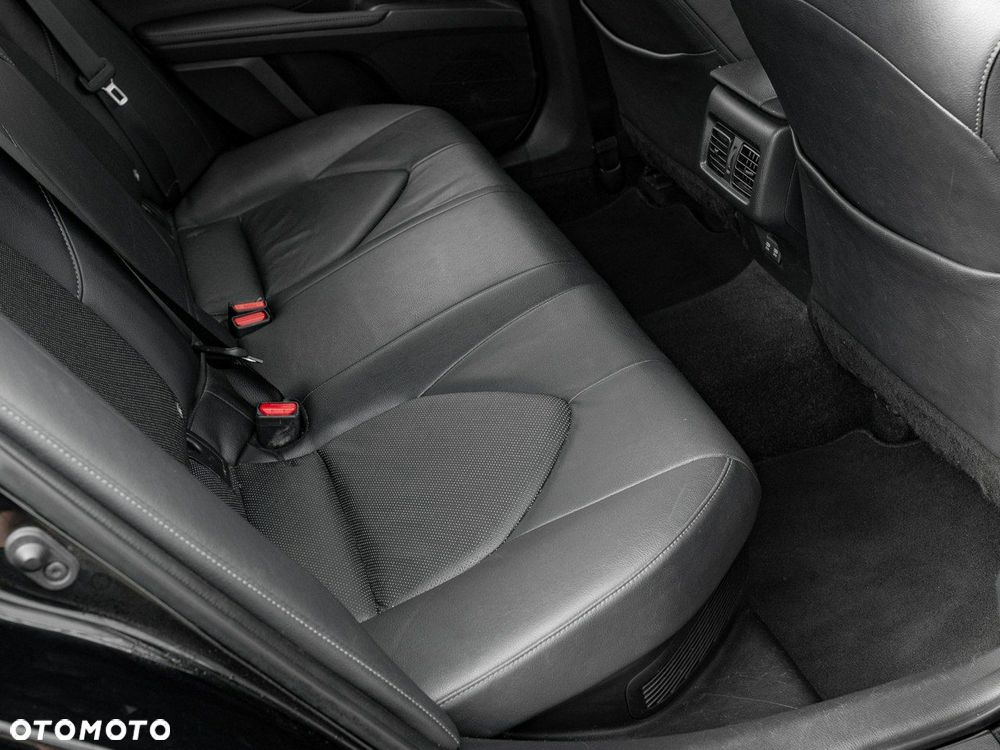 Toyota Camry - 31