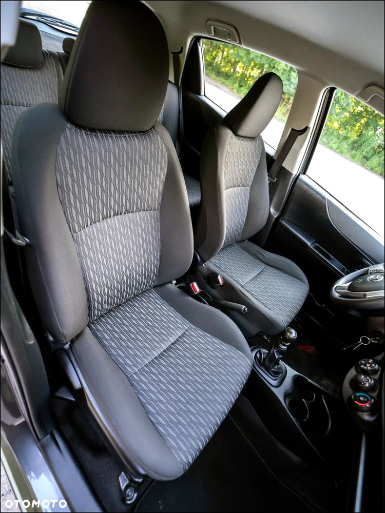 Toyota Yaris - 33