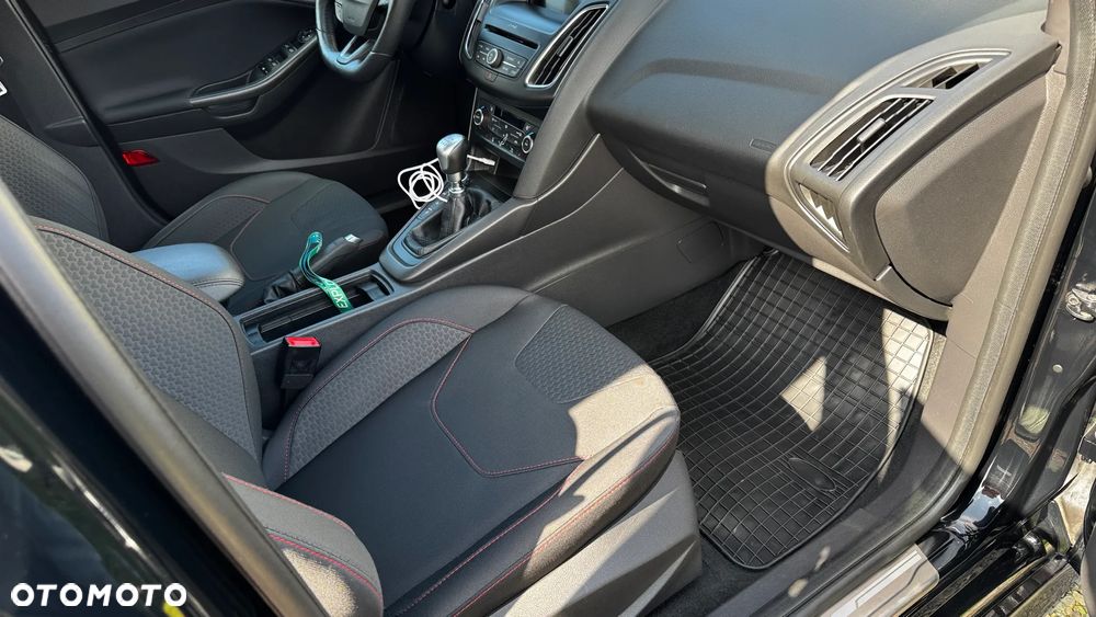 Ford Focus 1.5 EcoBoost ST-Line - 10