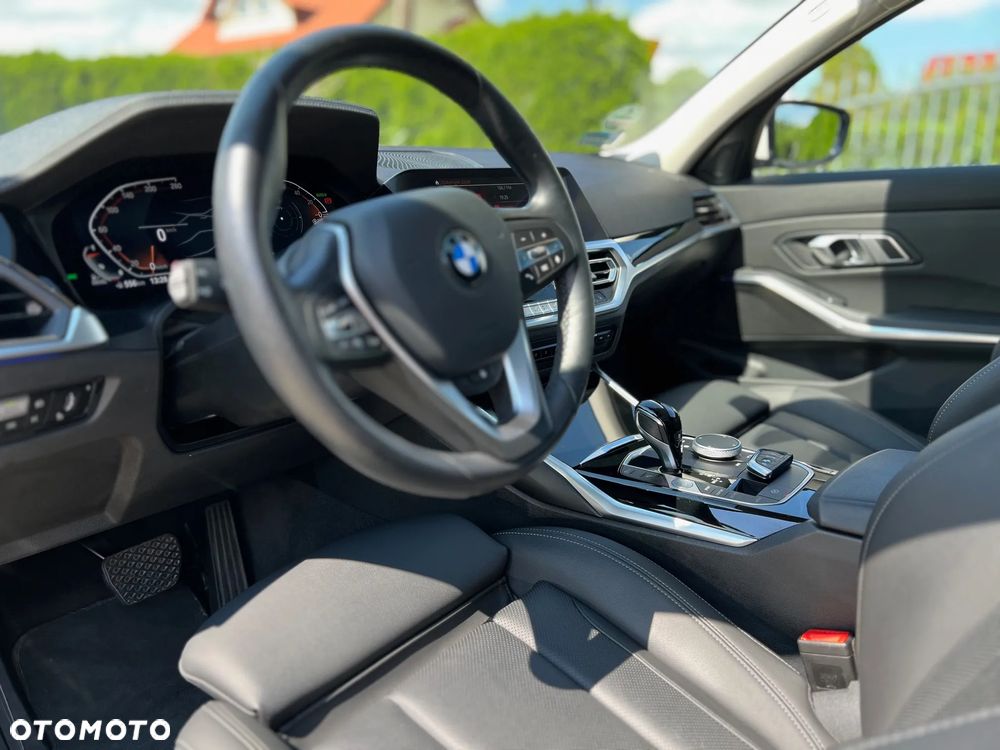 BMW Seria 3 320d xDrive Luxury Line sport - 24