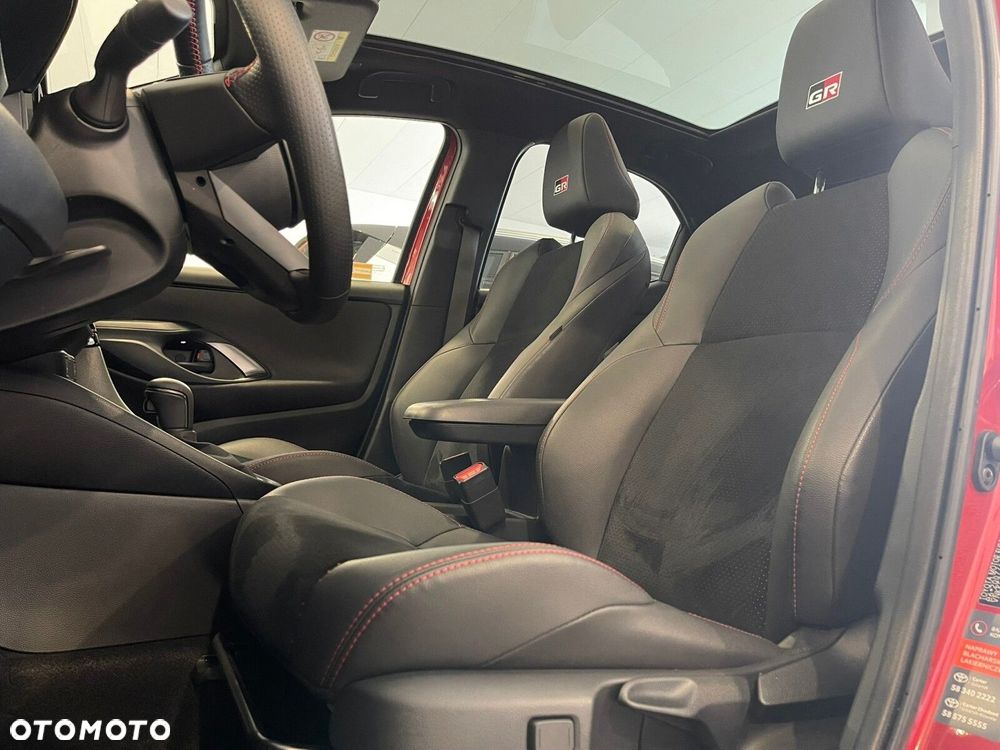 Toyota Yaris Hybrid 1.5 GR Sport - 10