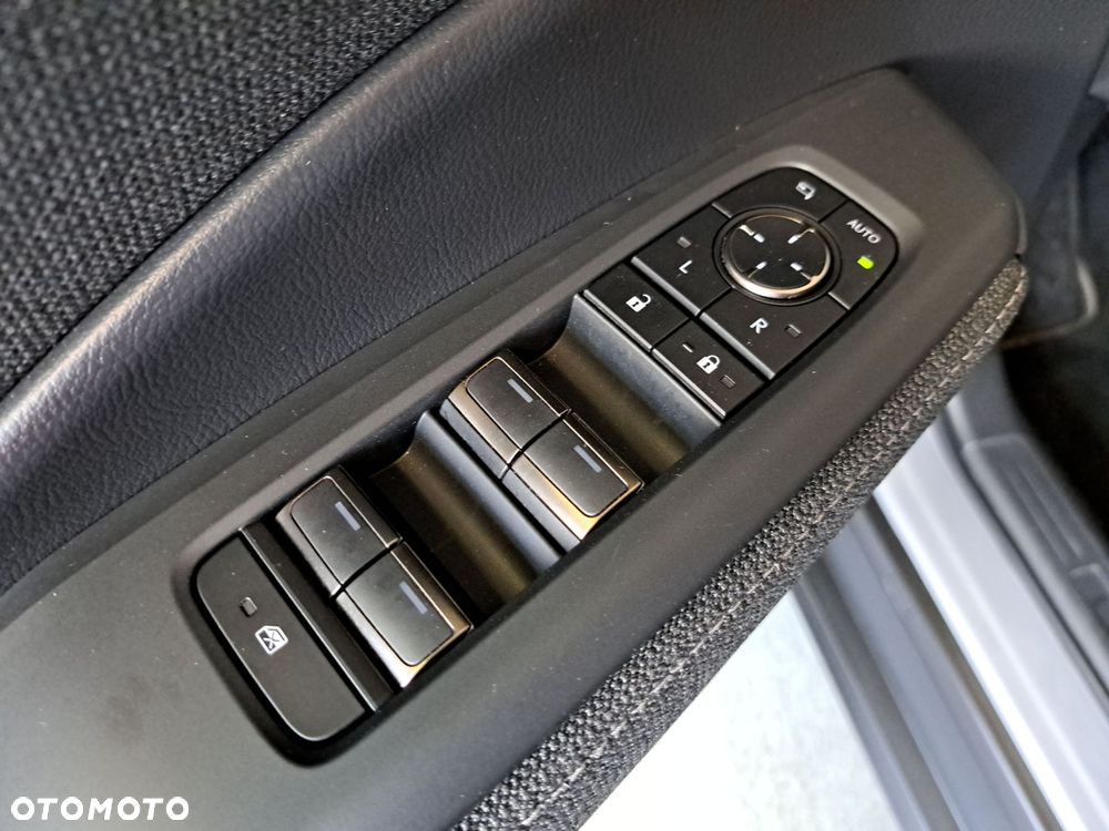 Lexus LBX 1.5 Hybrid - 33