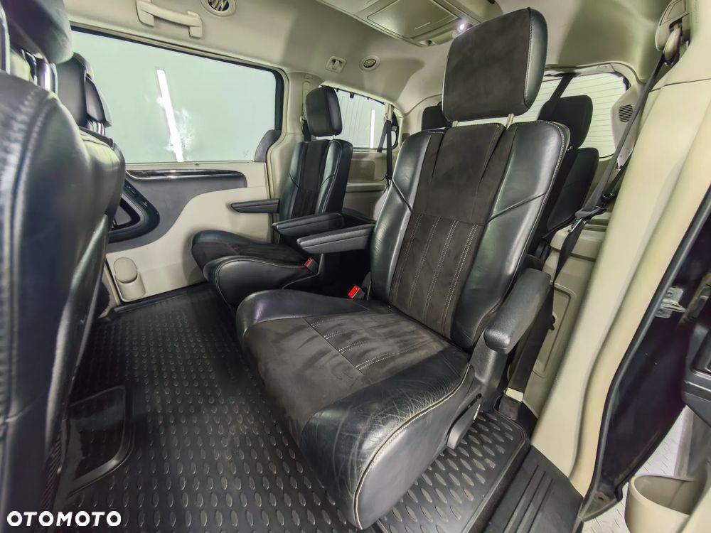 Lancia Voyager 2.8CRD Platinum - 24