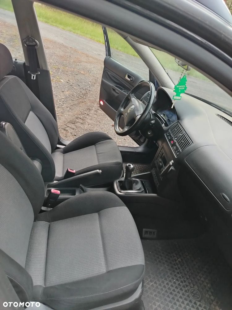 Volkswagen Golf - 10
