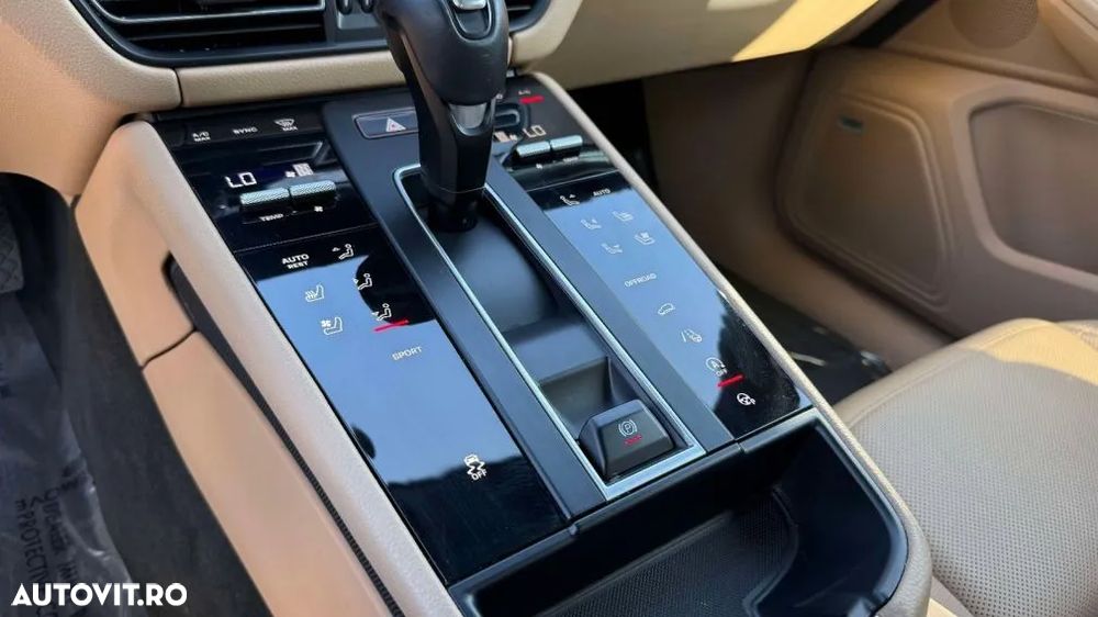 Porsche Macan T PDK - 32