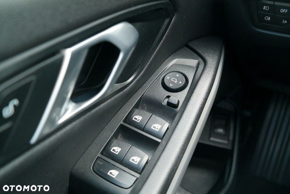 BMW Seria 3 330i Advantage sport - 20