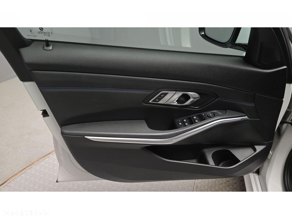 BMW Seria 3 320d xDrive mHEV M Sport - 17