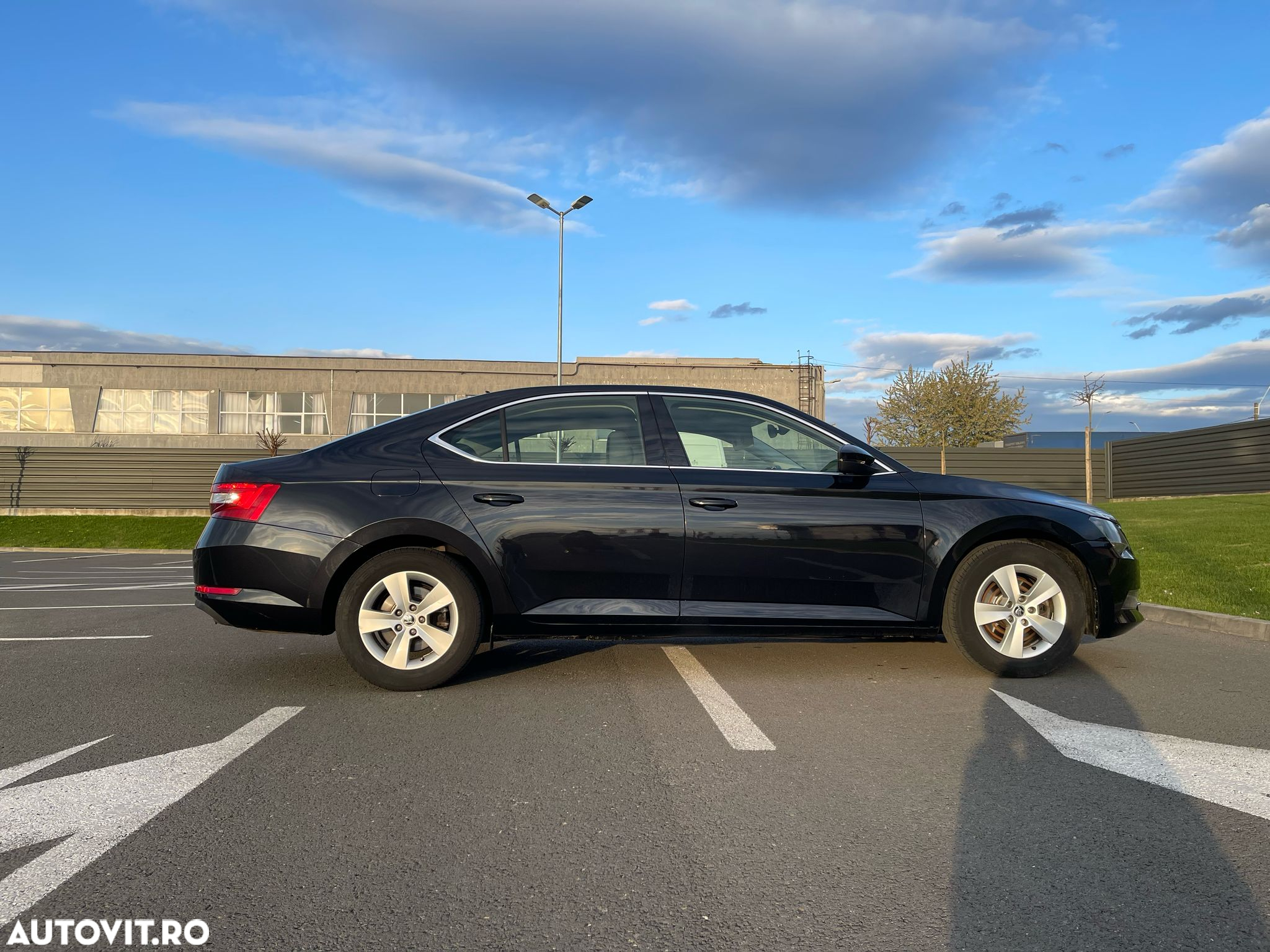 Skoda Superb 2.0 TDI DSG Premium Edition - 10