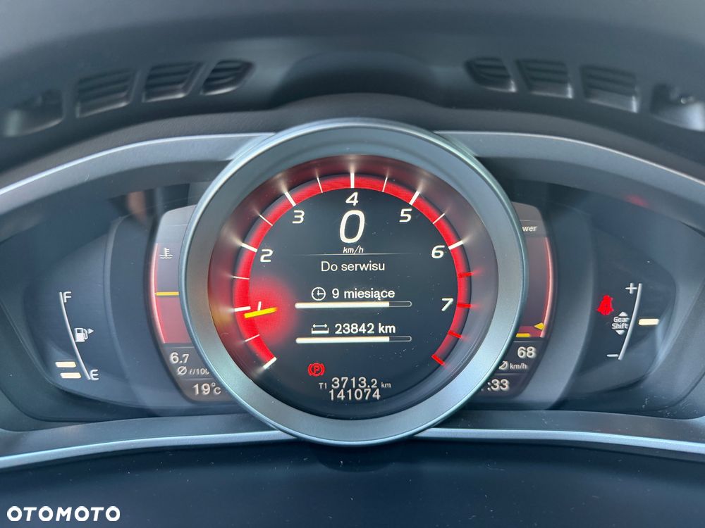 Volvo V40 T3 Drive-E R-Design Momentum - 12