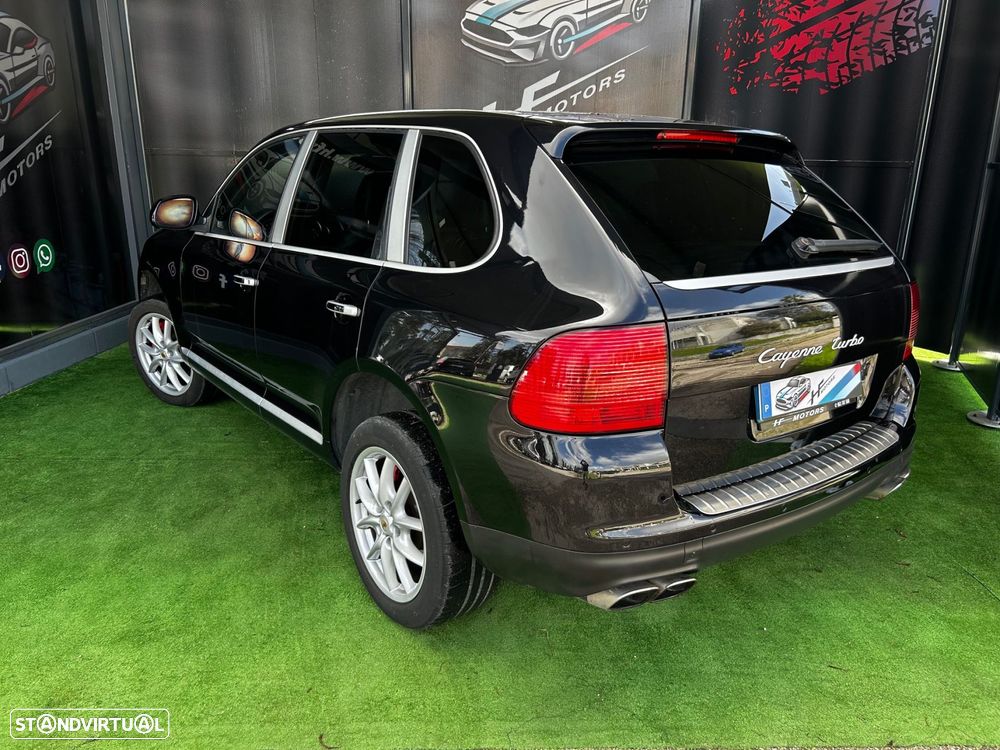 Porsche Cayenne Turbo - 16