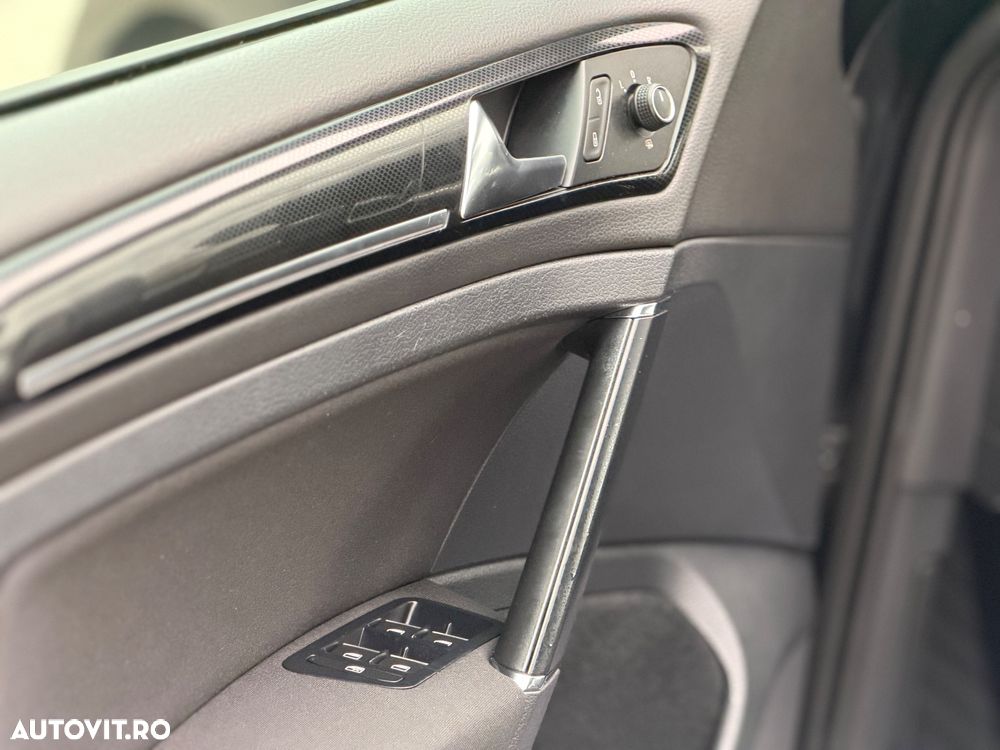 Volkswagen Golf - 31