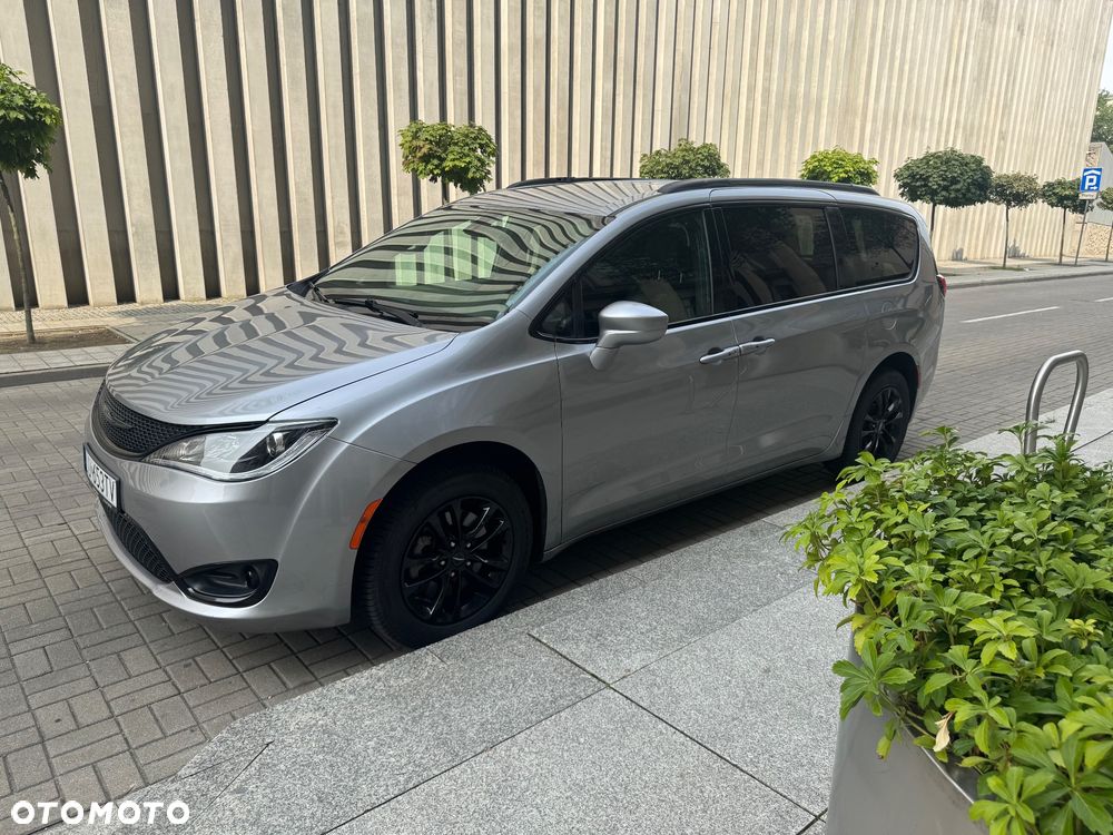 Chrysler Pacifica - 1