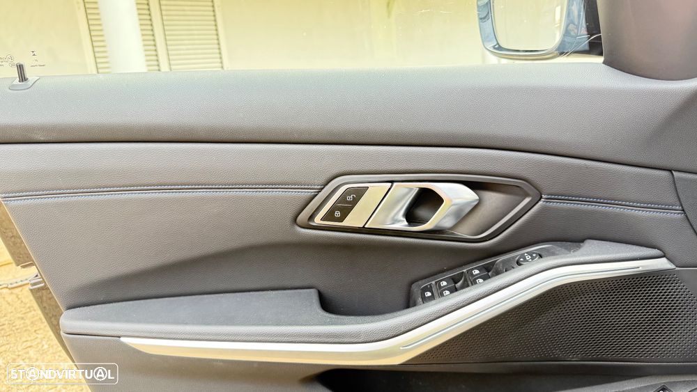 BMW 320 e Pack Desportivo M Auto - 16