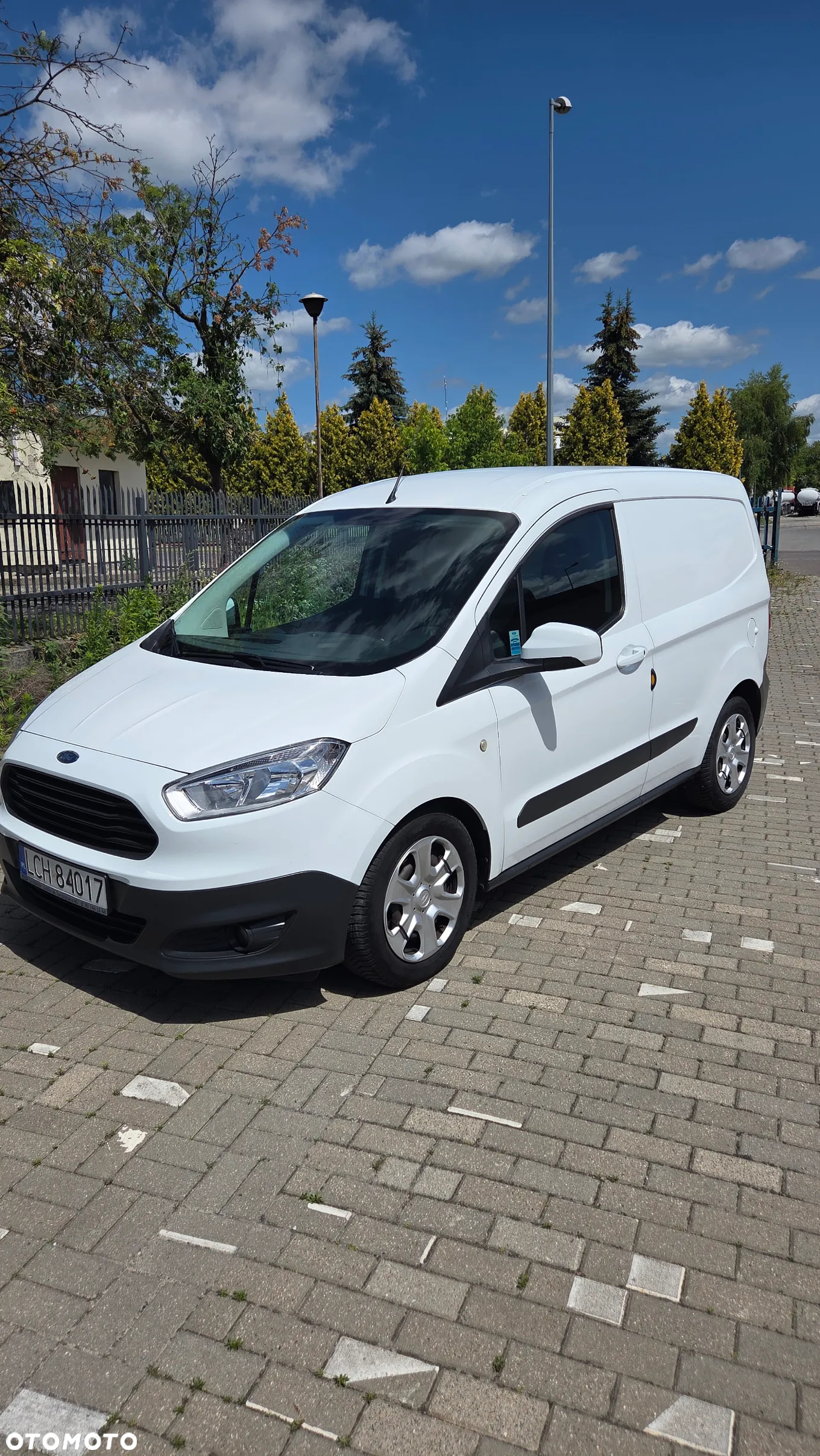 Ford Transit Courier - 24