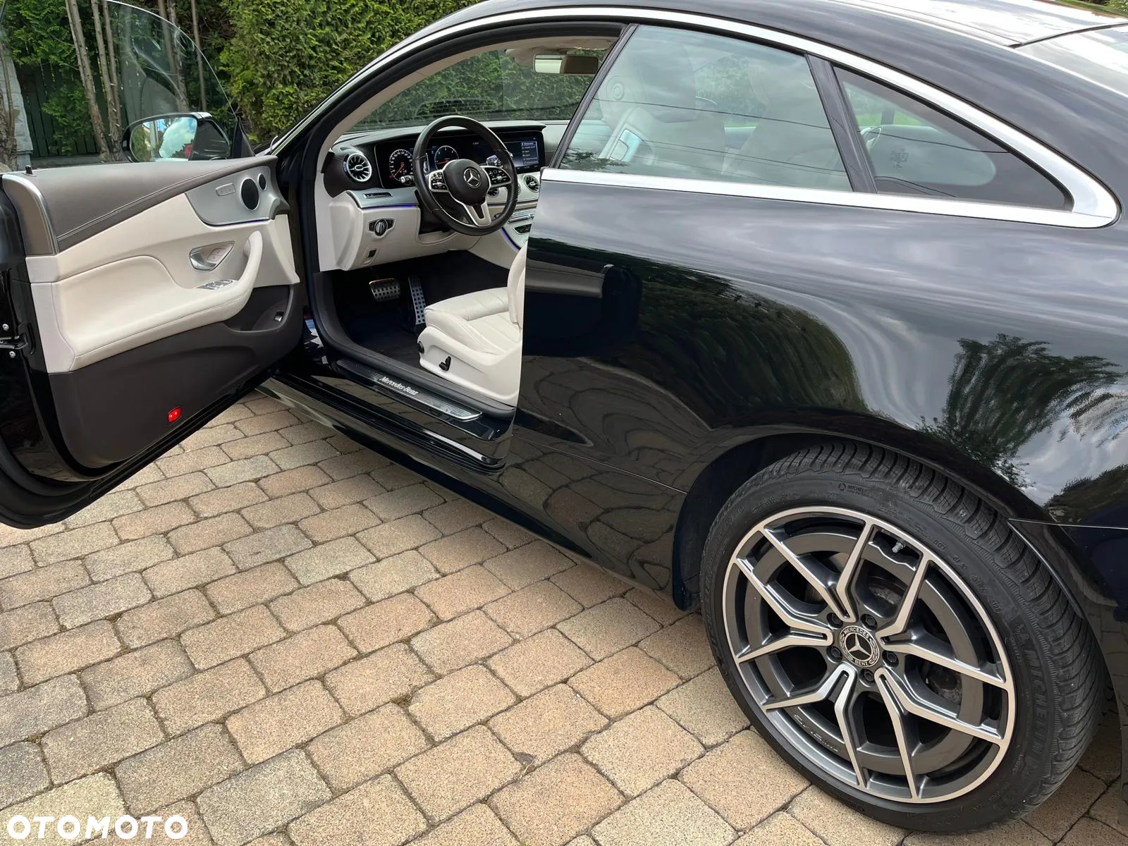 Mercedes-Benz Klasa E 220 d Coupe 4-Matic 9G-TRONIC - 11