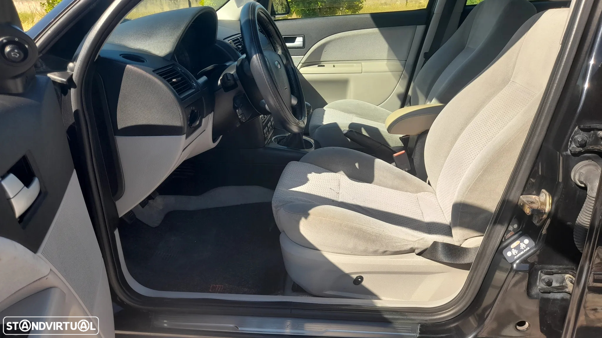 Ford Mondeo SW 2.0 TDdi Ghia - 16