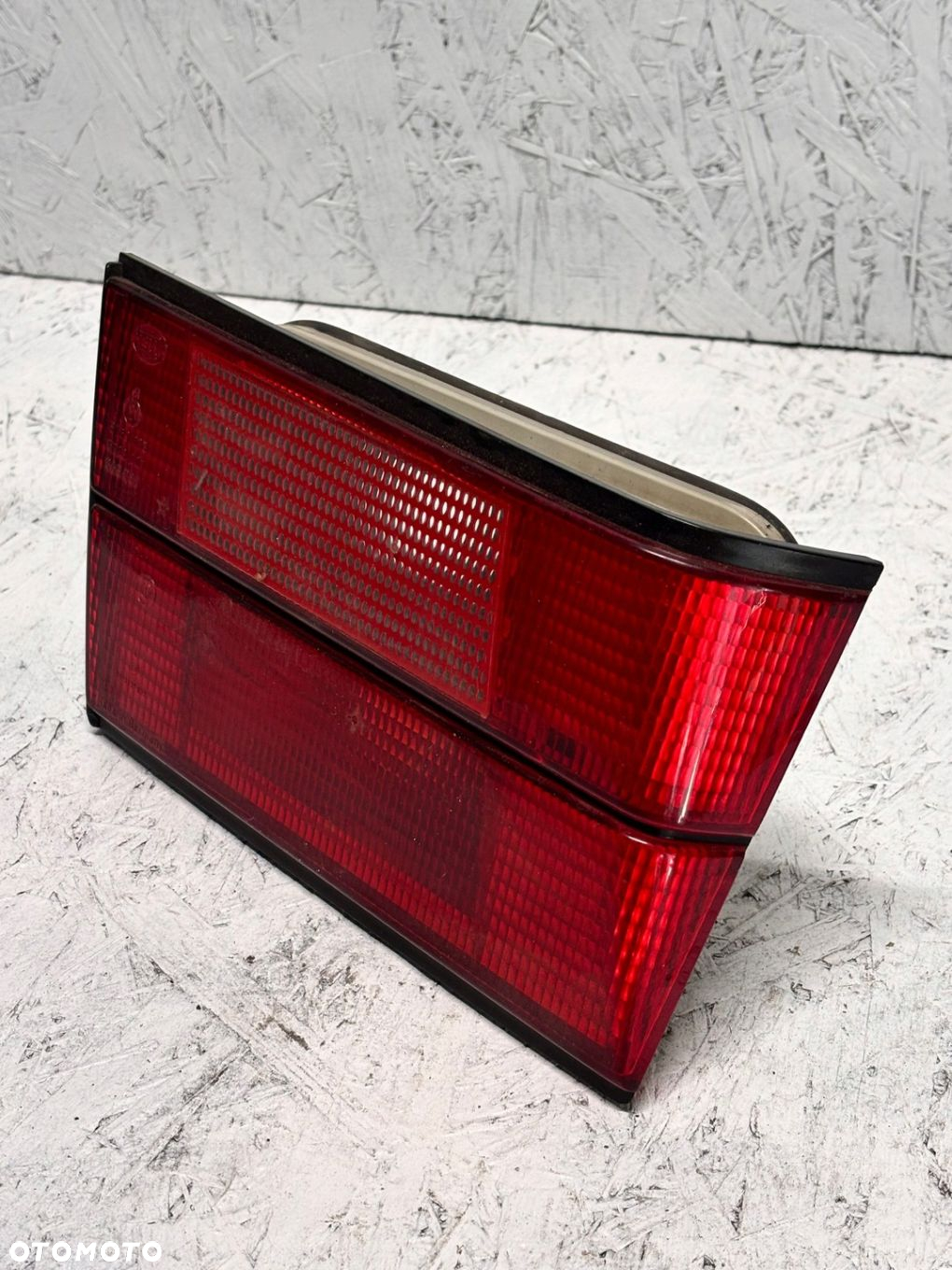 LAMPA PRAWA TYŁ W KLAPE BMW 5 E34 - 3