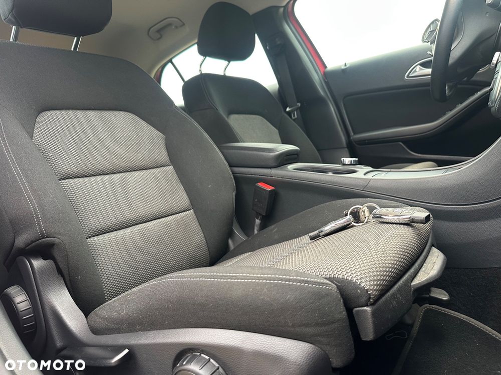 Mercedes-Benz GLA 180 7G-DCT UrbanStyle Edition - 19