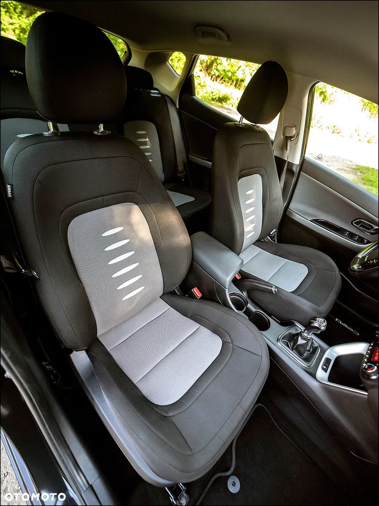 Kia Ceed - 36