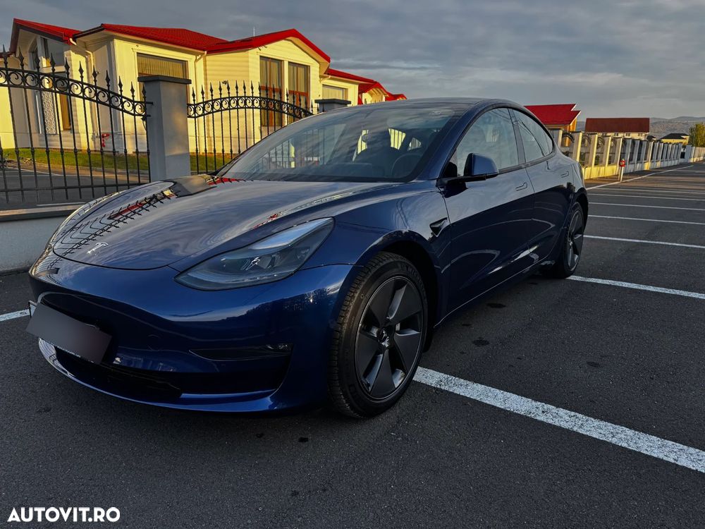 Tesla Model 3 - 1